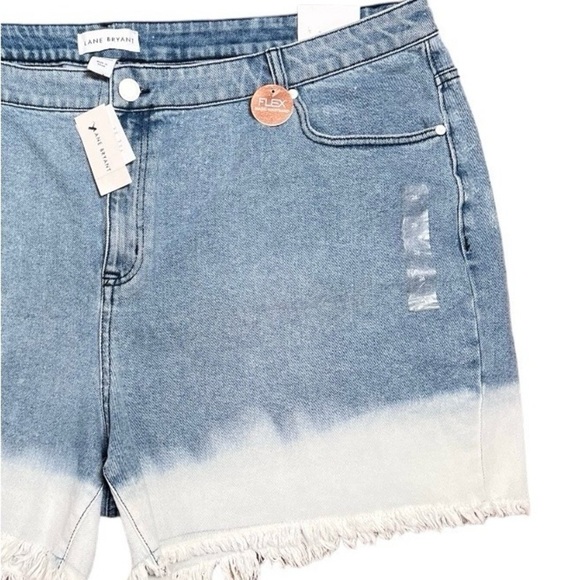 Lane Bryant Ombré Mid Rise Girlfriend Shorts Flex Magic Waistband Size 26 NWT - Picture 3 of 11